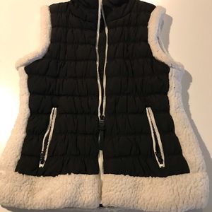 Calvin Klein black vest with white fur trim L